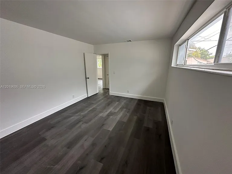 117 SE 2nd Ave #1 — Photo 8