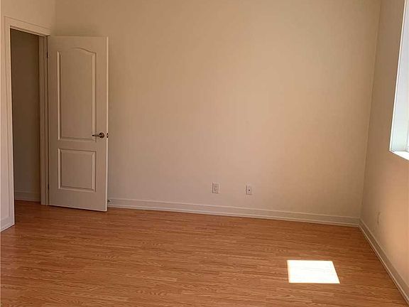 3rd image of 370B Red Maple Rd Unit 63
