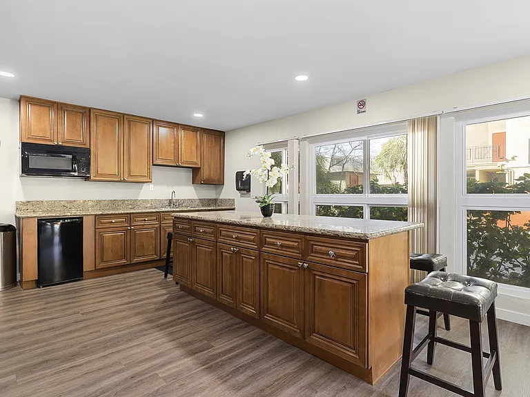 5633-45 N Topanga Canyon Blvd — Photo 53