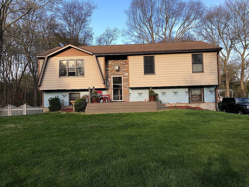 1st image of 5 Leary Dr