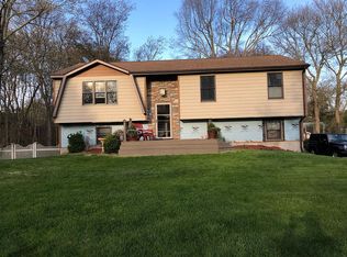 5 Leary Dr, Waterford, CT 06385