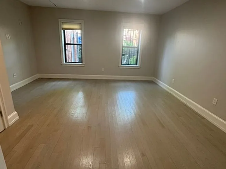 554 Massachusetts Ave — Photo 5