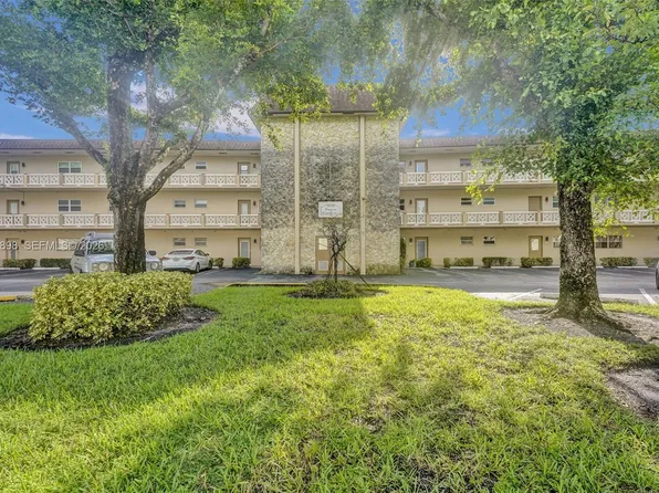 3430 NW 52nd Ave APT 210, Lauderdale Lakes, FL 33319