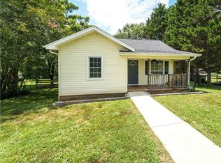 6925 S Carolina Ave, Boonville, NC 27011