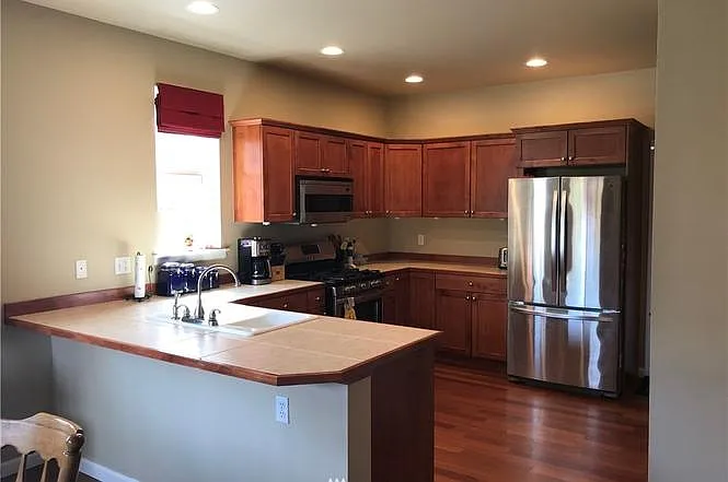 3 bed, 1519 sqft, $2,400 — Photo 2
