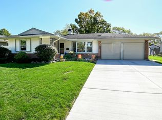 571 Clearmont Dr, Elk Grove Village, IL 60007