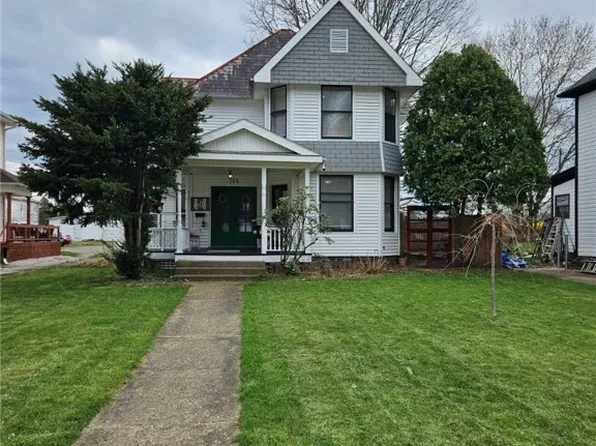 369 E Canal St, Newcomerstown, OH 43832