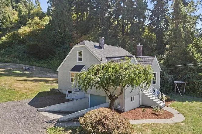 1921 E Valley Hwy — Photo 33