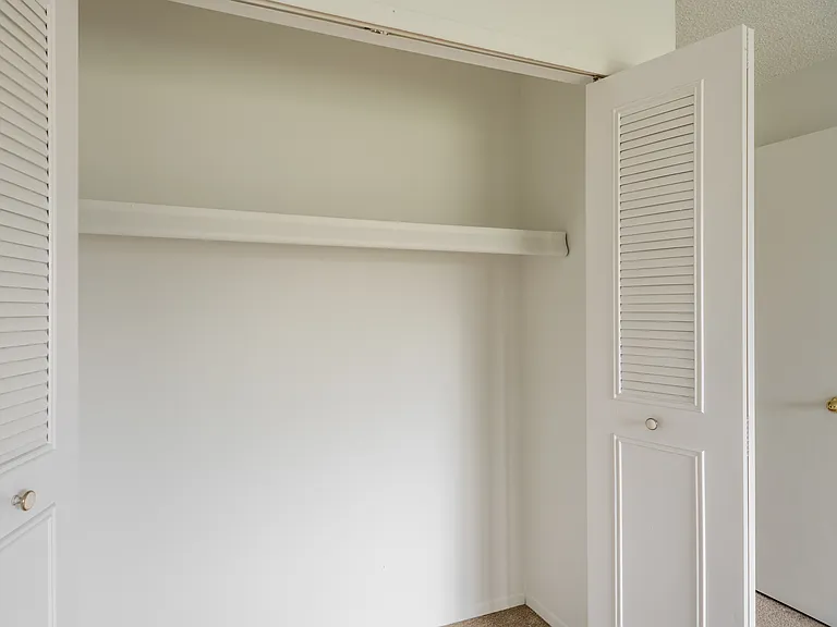 Riverside Village Apartments — Photo 35