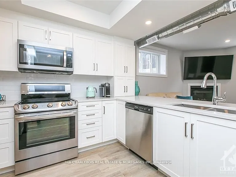 846 Rockson Cres #C — Photo 9