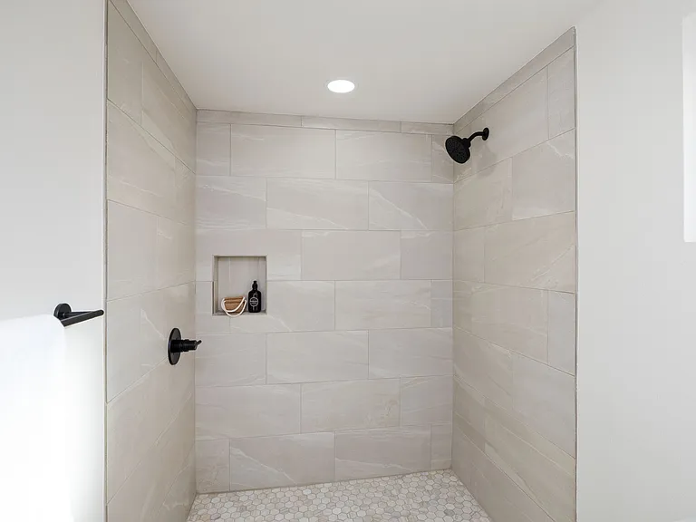 4626 Derrick Dr — Photo 5