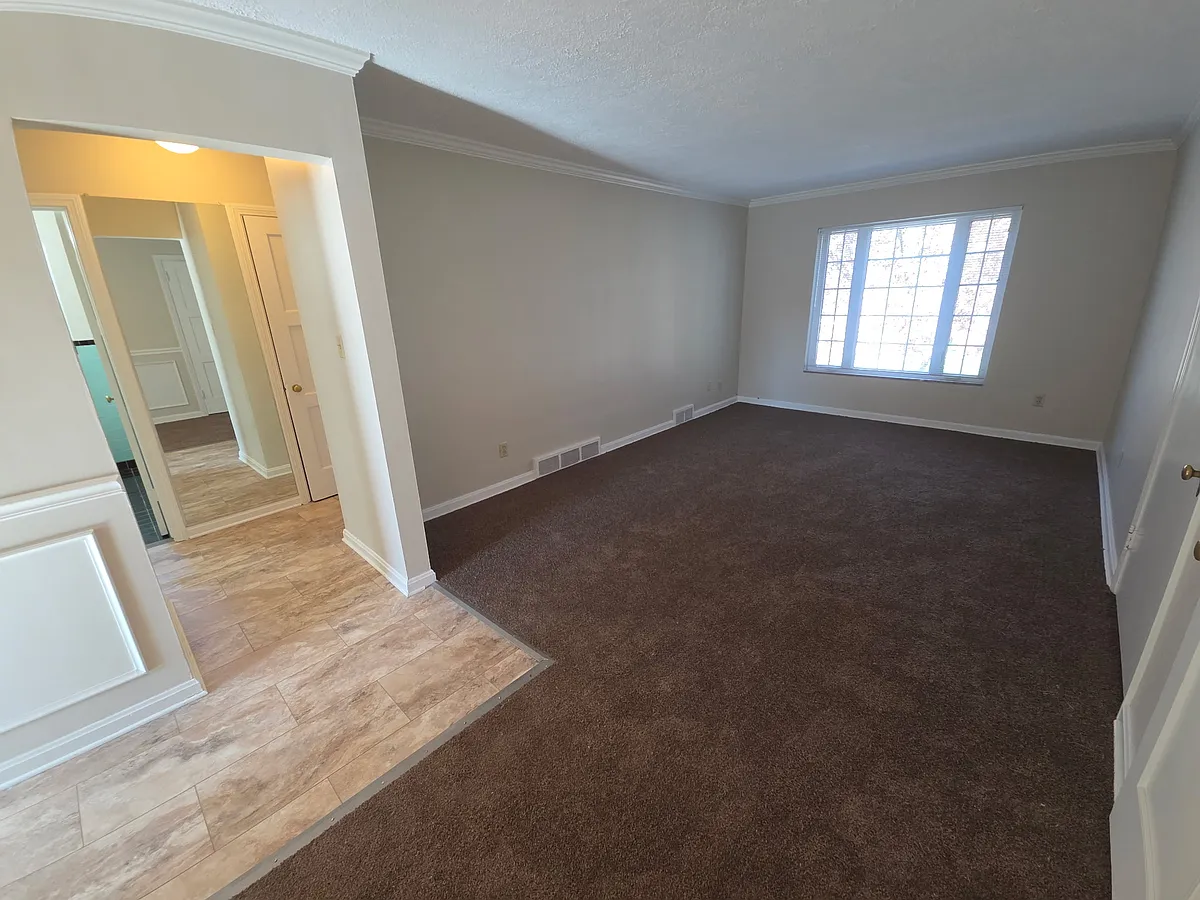 Building Photo - 38 N Pershing Ave #5