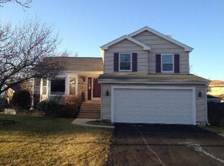 964 Weeping Willow Dr, Wheeling, IL 60090