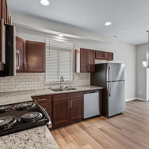3 bed, 2.5 bath, 1327 sqft, $2,195 — Photo 4