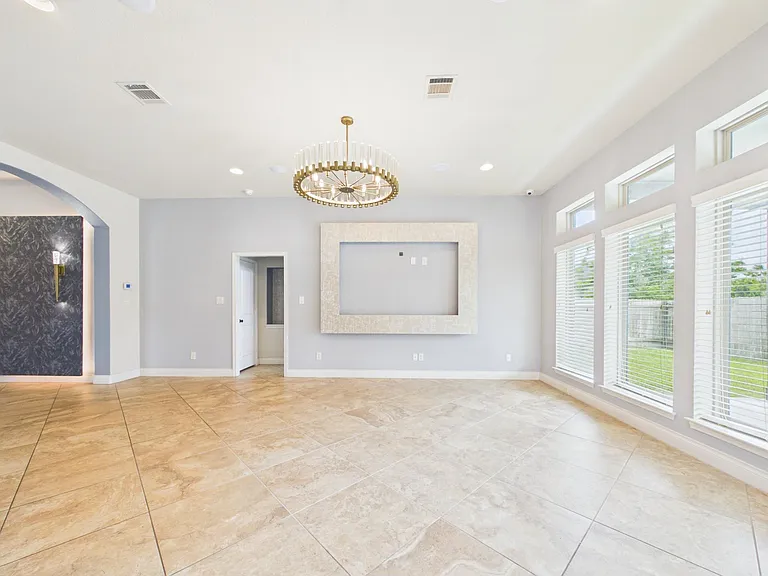 2807 Naples Park Ln — Photo 11