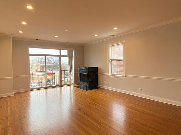 2nd image of 3607 W Belmont Ave #2E