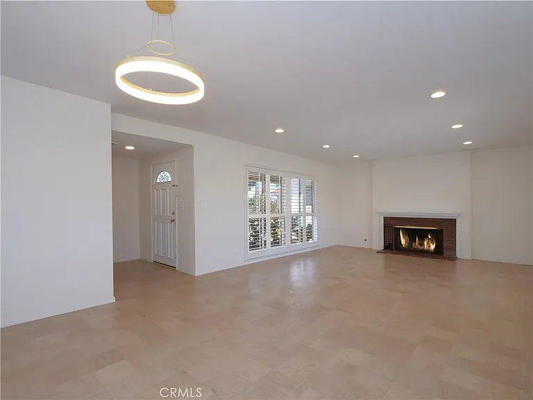 27665 Longhill Dr — Photo 7
