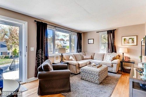 3rd image of 413 Oak Ct