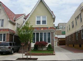 8862 81st Rd, Glendale, NY 11385