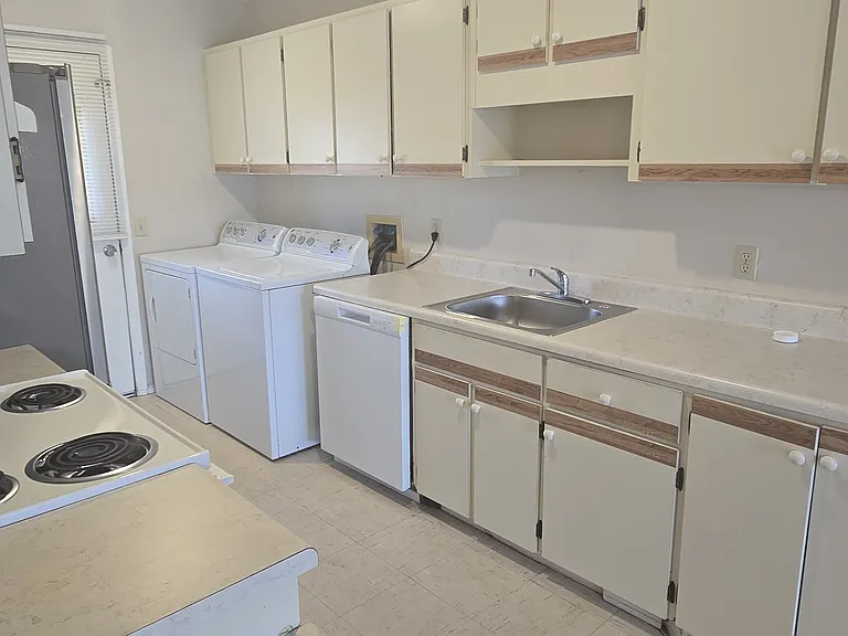 367 W Rosewood Ln — Photo 4