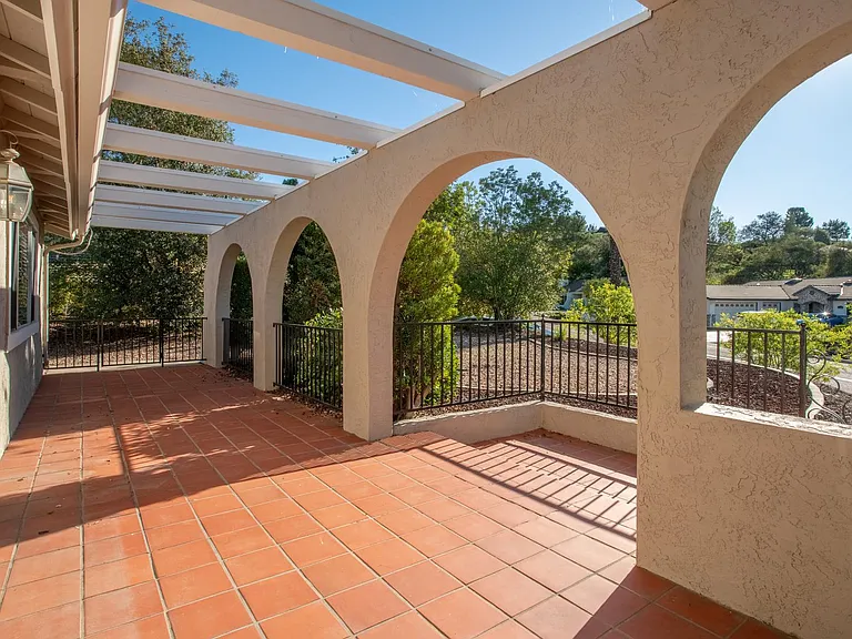 11000 Meadow Glen Way E — Photo 32