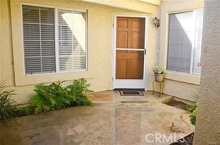 3 bed, 1040 sqft, $3,500 — Photo 1