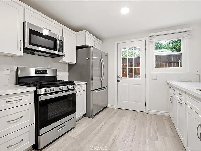 3735 5th Ave — Photo 10