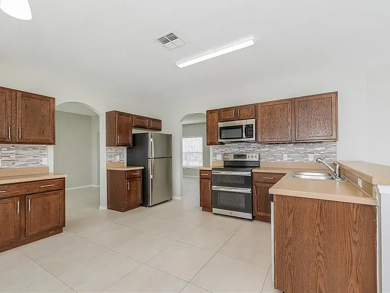 133 Carlisle Ct — Photo 4