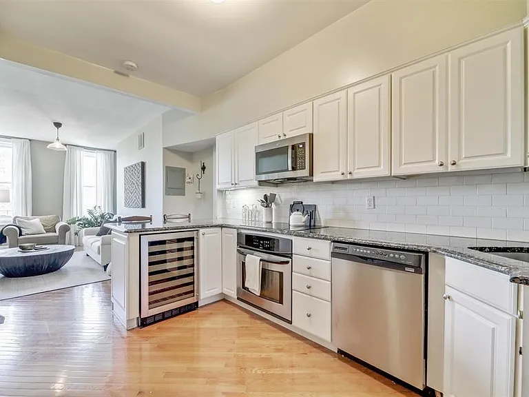 931 Park Ave #5R — Photo 1