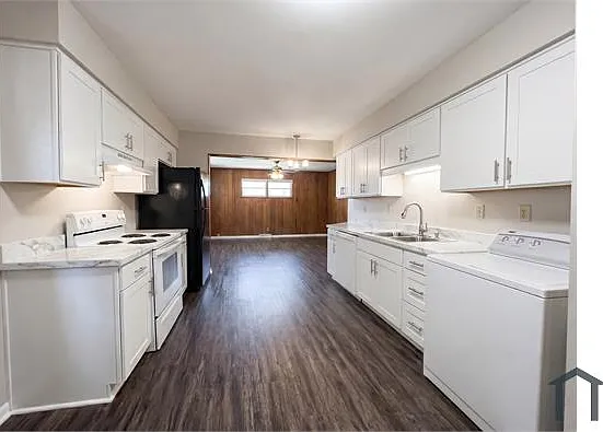 3 bed, 1276 sqft, $1,440 — Photo 2