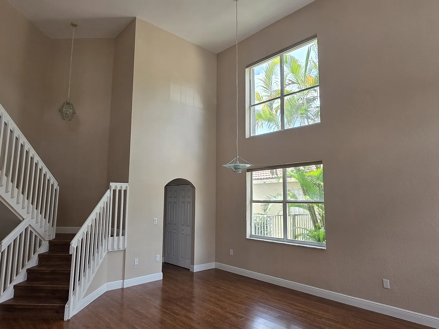 4 bed, 2821 sqft, $3,975 — Photo 3