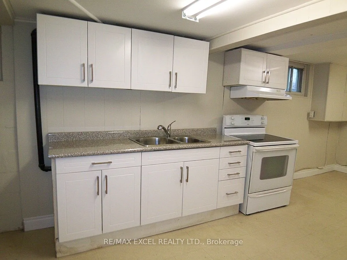 Building Photo - 1284 Pharmacy Ave #BASEMENT
