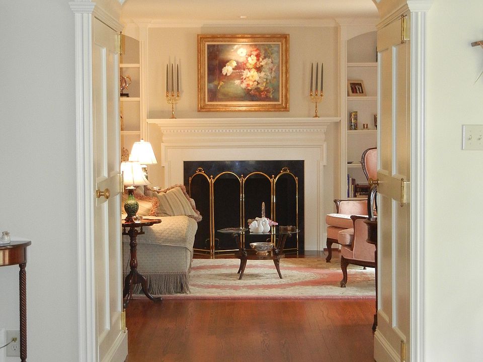 2nd image of 215 Drummond Dr