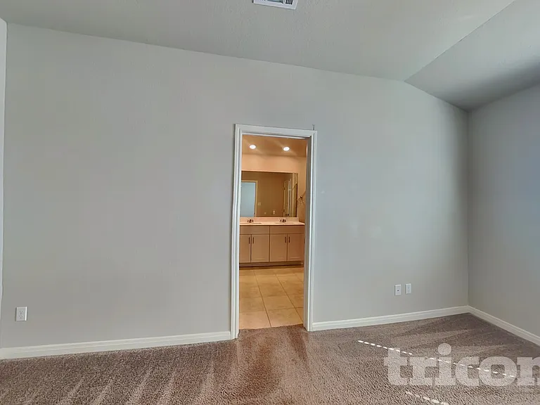 5806 Nyla Way — Photo 7