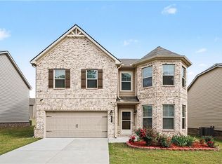684 Lakehaven Ln, Loganville, GA 30052