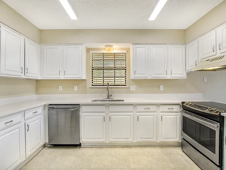 4115 San Mateo Dr — Photo 6