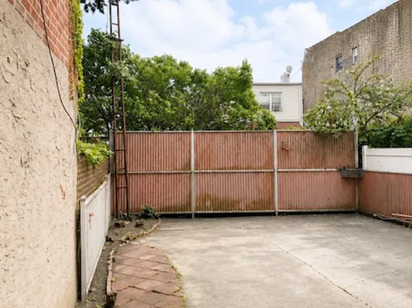 1 71xx 58, Maspeth, NY 11378