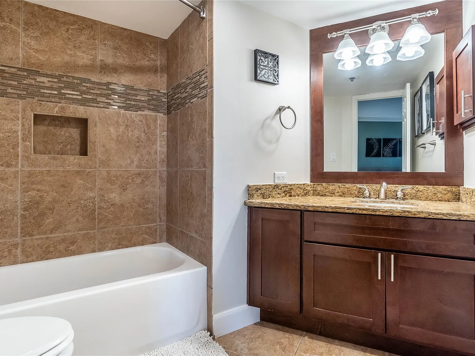 2 bed, 2.0 bath, 1221 sqft, $2,550 — Photo 4