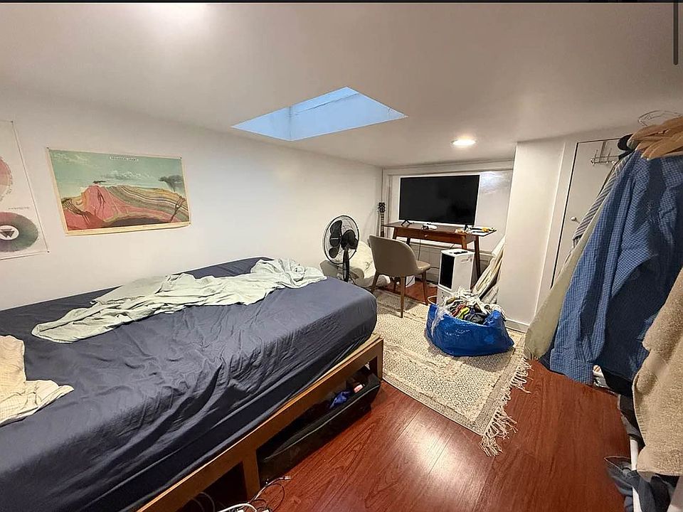 1st image of 886 Franklin Ave APT 2r