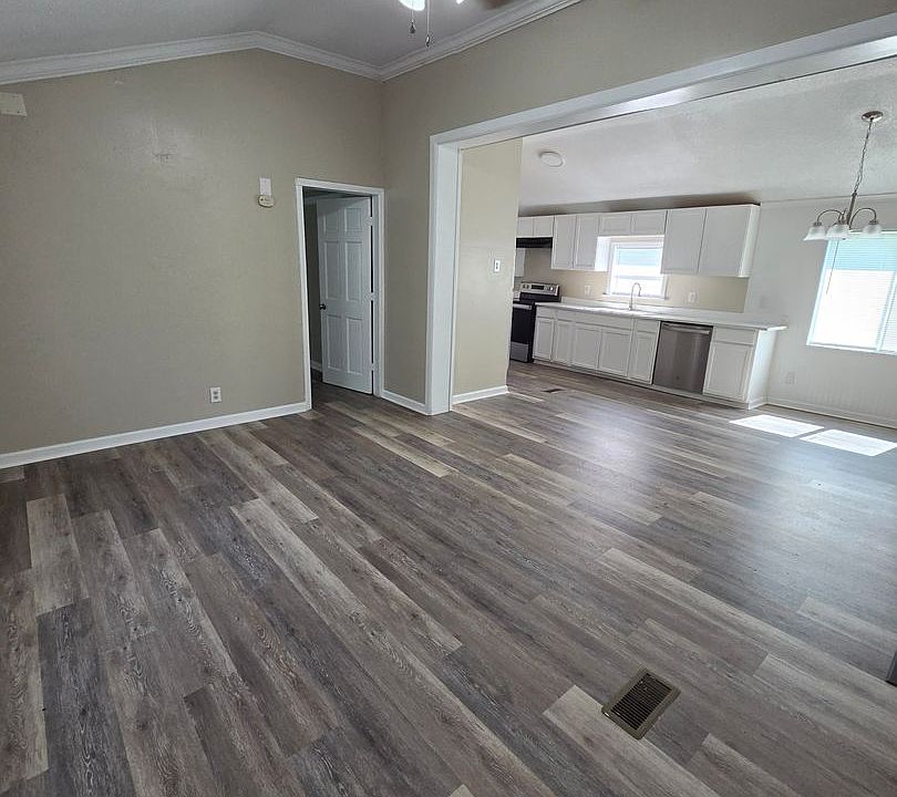 1st image of 721 Ronnie St