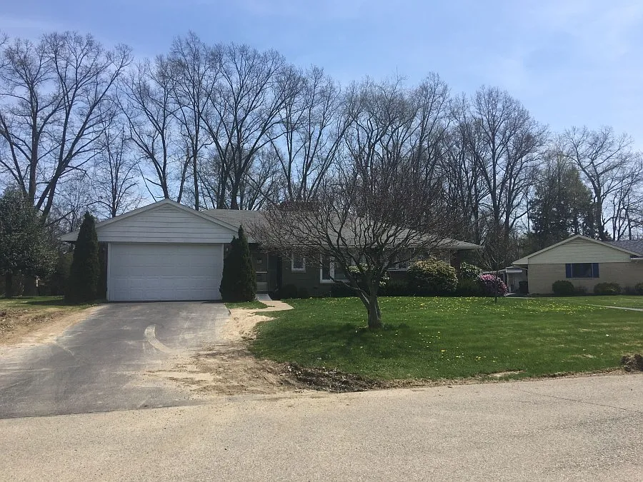 320 Carley Ave photo 1