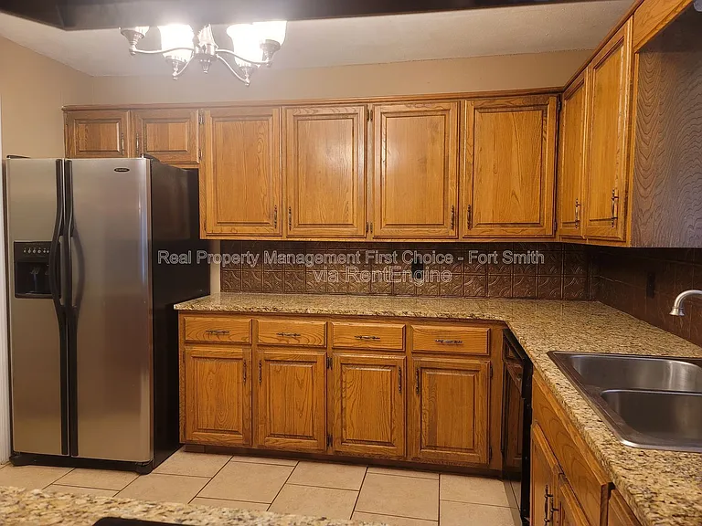 306 Elfen Glen St — Photo 7