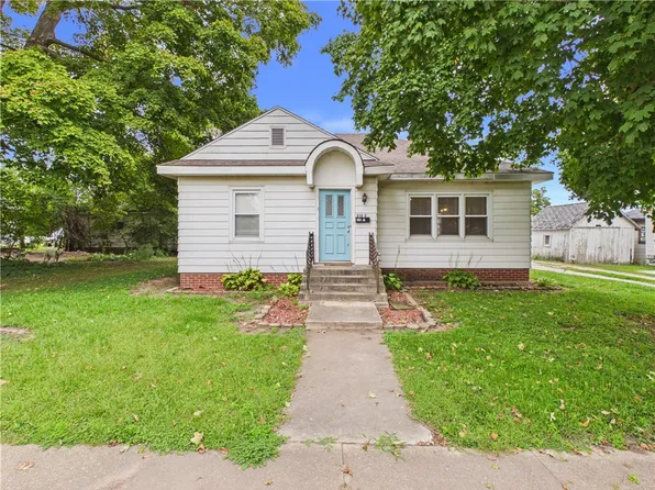210 E Lincoln Ave, Chrisman, IL 61924