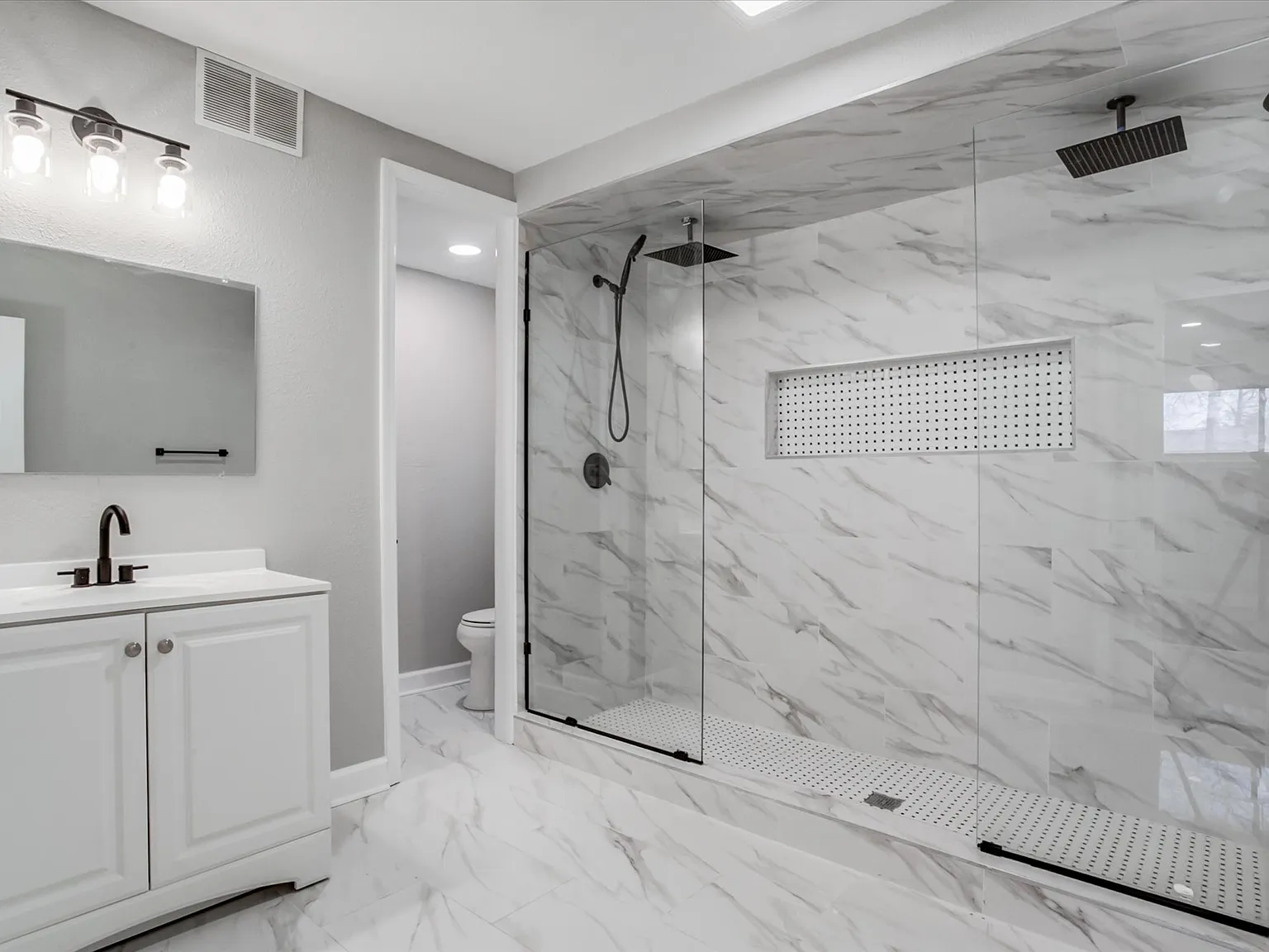 3 bed, 2122 sqft, $1,795 — Photo 2