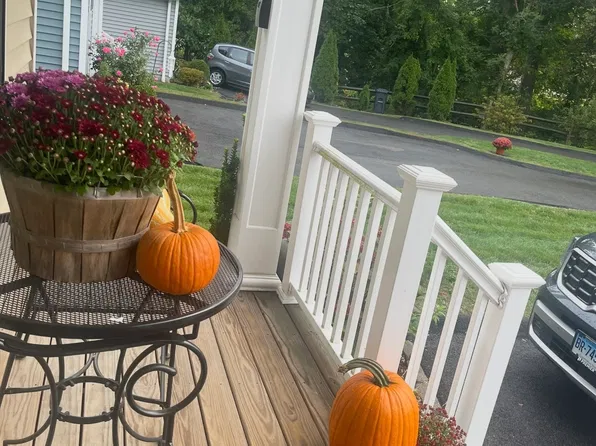 90 Heenan Dr #24, Milford, CT 06460