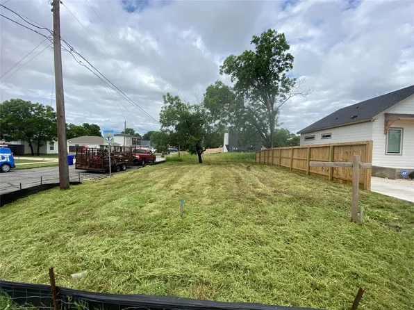 2400 S 12th St, Waco, TX 76706