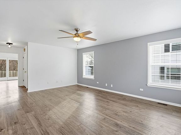 4th image of 27071 N Ridge St