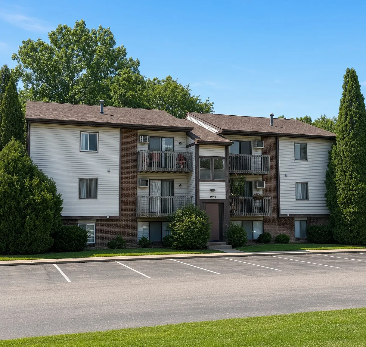 Spansail Court Apartments — Photo 1