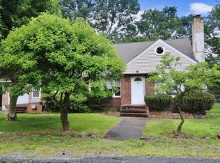 18 Northwestern Trl, Hopatcong, NJ 07843
