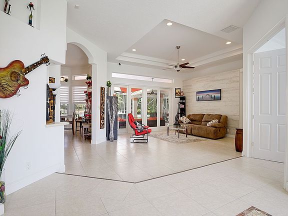 2nd image of 6965 N Calumet Cir
